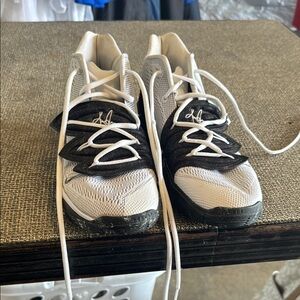 Nike Kyrie great shape. Only worn a few times.